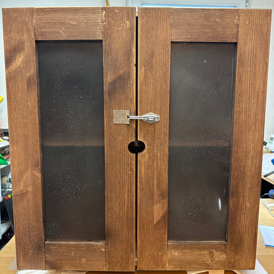 Geheimer Wandschrank – Magnetisches Rätselmodul für Escape Rooms