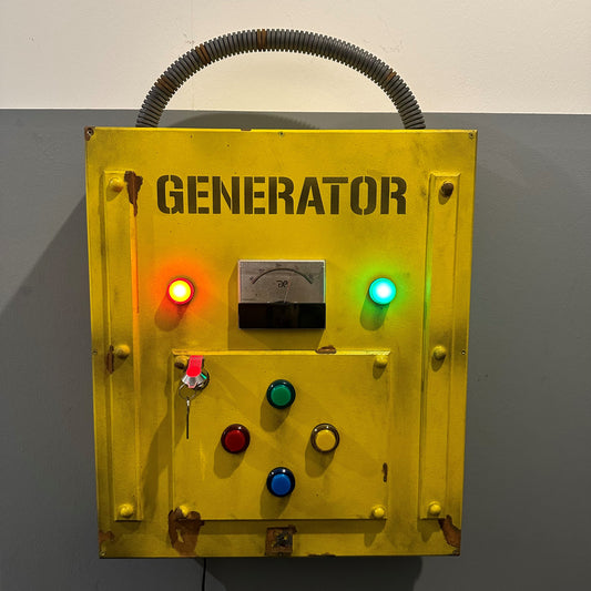 Handgefertigter Escape Room Generator mit interaktivem ‚Simon Sagt‘ Spiel | Beleuchtete Tasten, Soundeffekte & realistisches Design