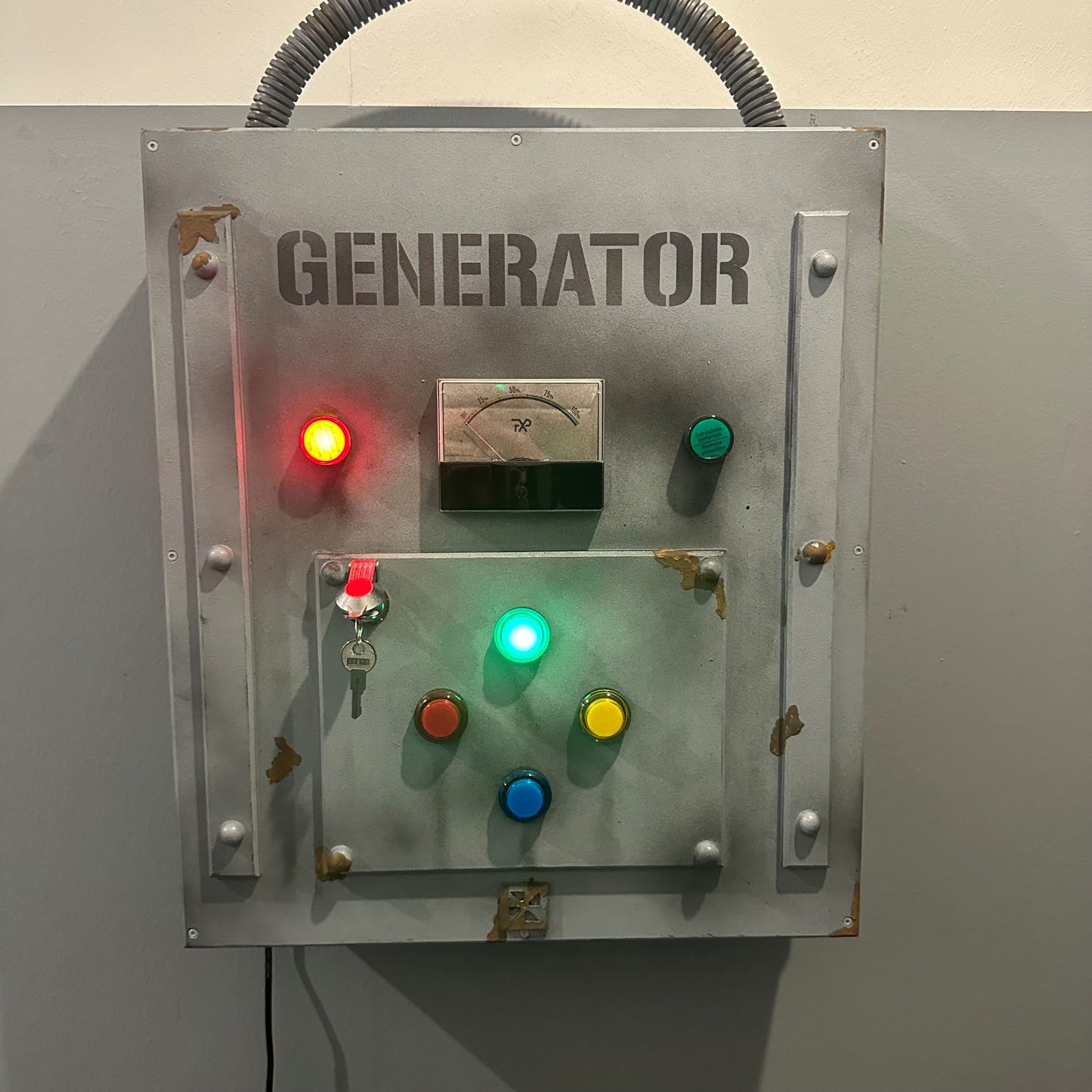 Générateur d'escape games artisanal avec jeu interactif « Jacques a dit » | Boutons lumineux, effets sonores et design réaliste