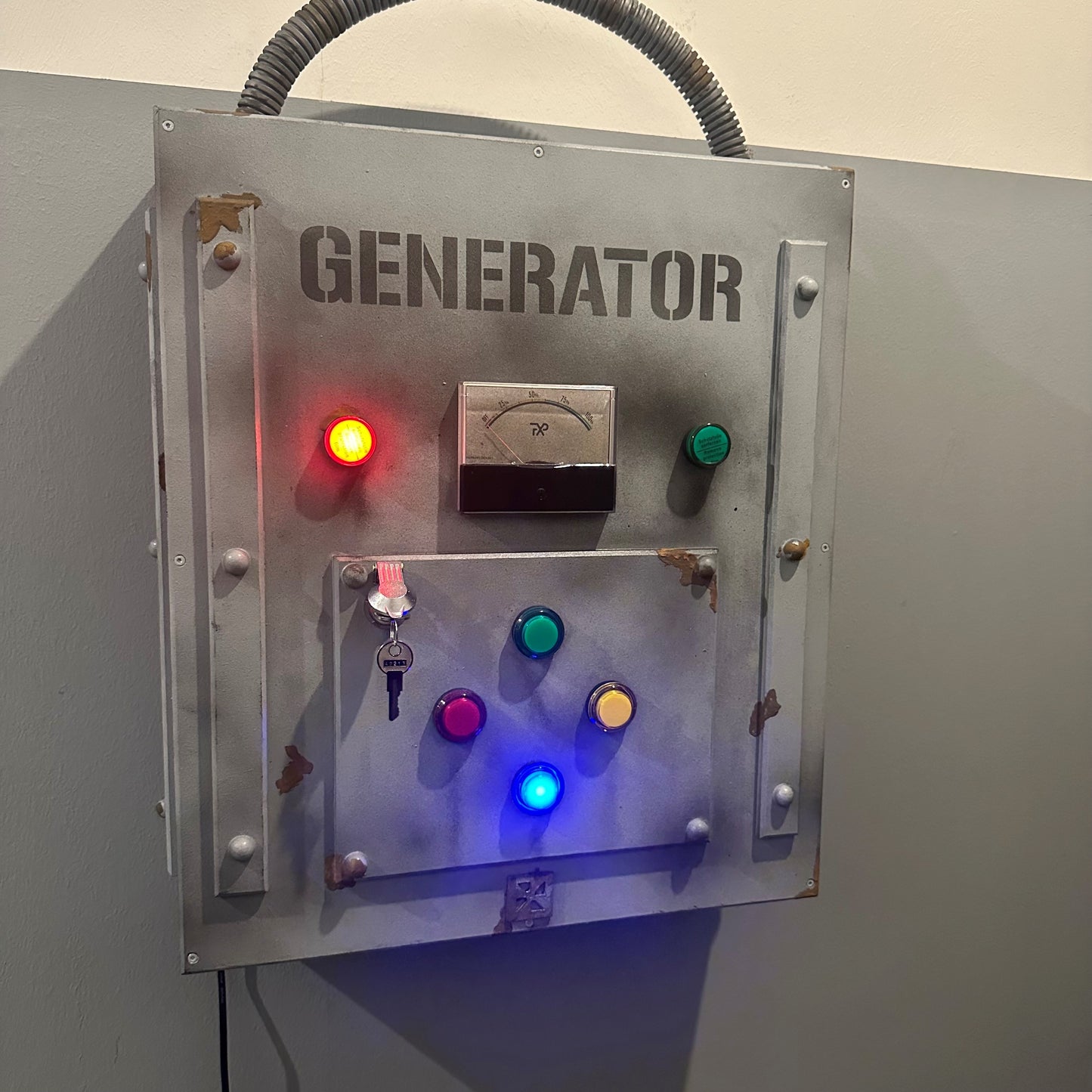 Générateur d'escape games artisanal avec jeu interactif « Jacques a dit » | Boutons lumineux, effets sonores et design réaliste