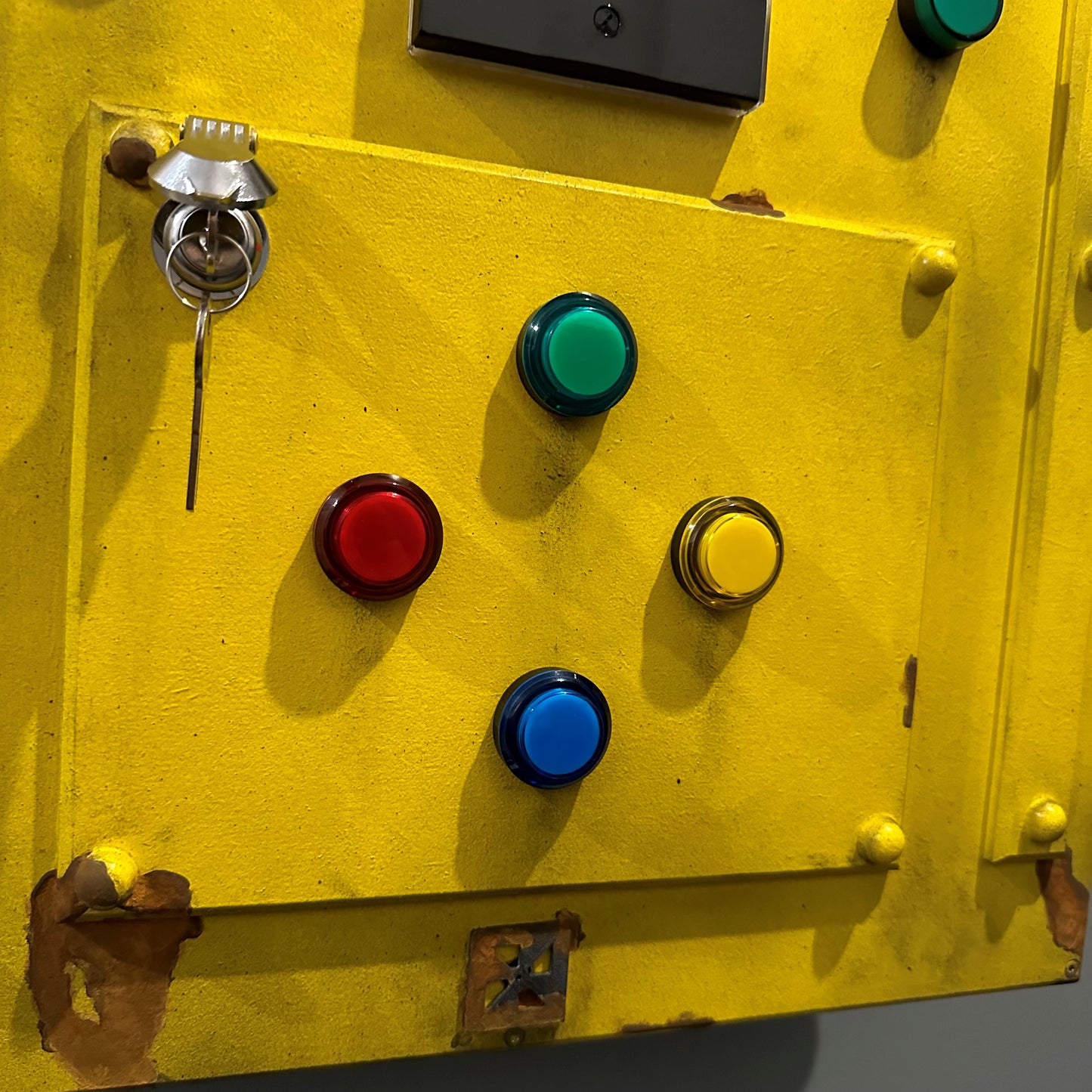 Générateur d'escape games artisanal avec jeu interactif « Jacques a dit » | Boutons lumineux, effets sonores et design réaliste